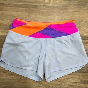Lululemon mid rise speed up shorts size 6